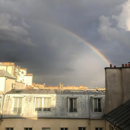 Charming On Floor In Marais -5p Parigi